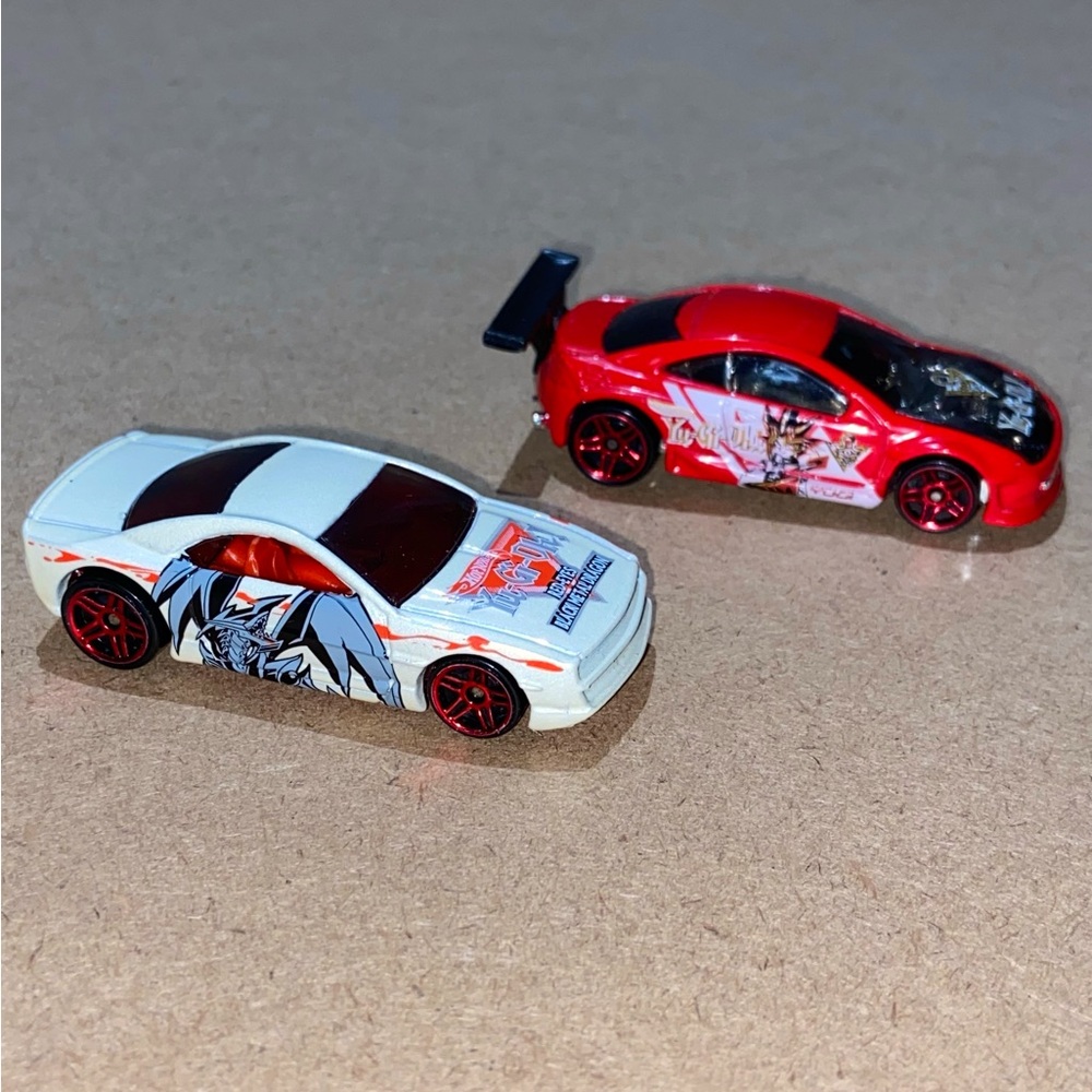 VINTAGE 2000 HOT WHEELS Yu-Gi-Oh! Cougar & Muscle Tone Diecast Cars Lot Of 2ea
